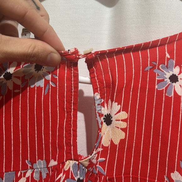 MADEWELL Women’s Red Blouse with Flower Pattern Size Medium - Picture 6 of 7